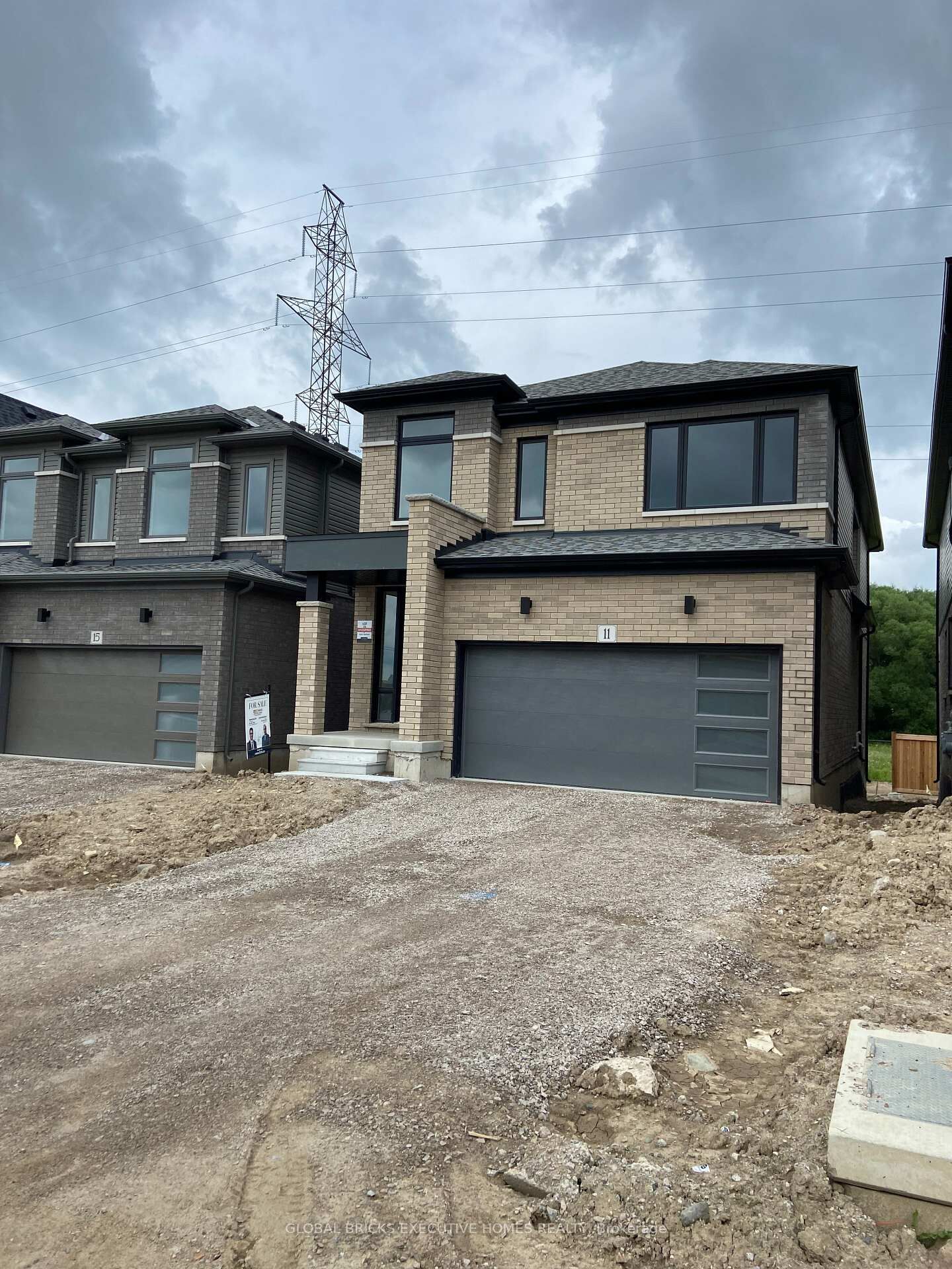 Property Photo:  11 Poett Avenue  ON N5A 0M2 