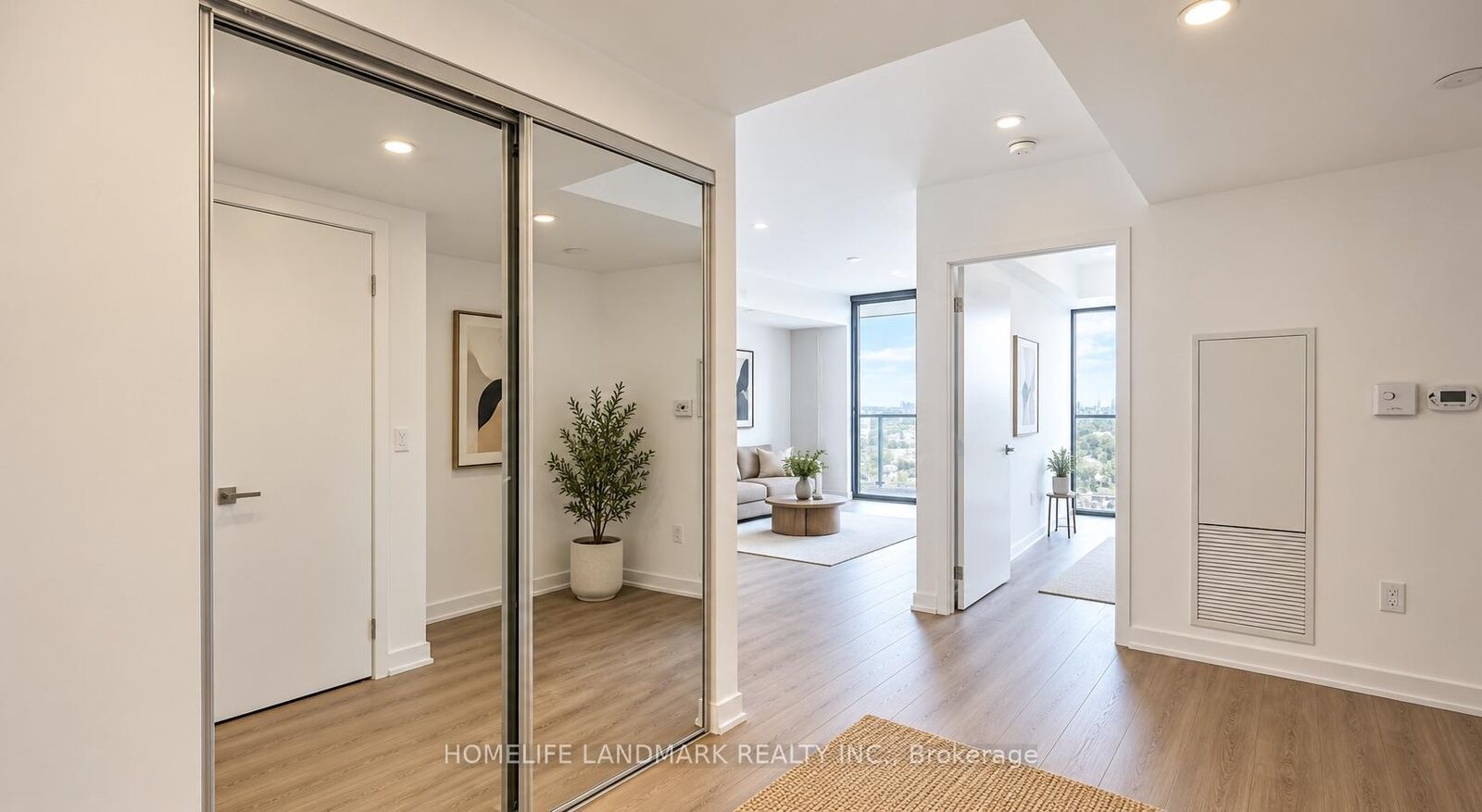 Property Photo:  11 Wellesley Street W 1907  ON M4Y 1E8 