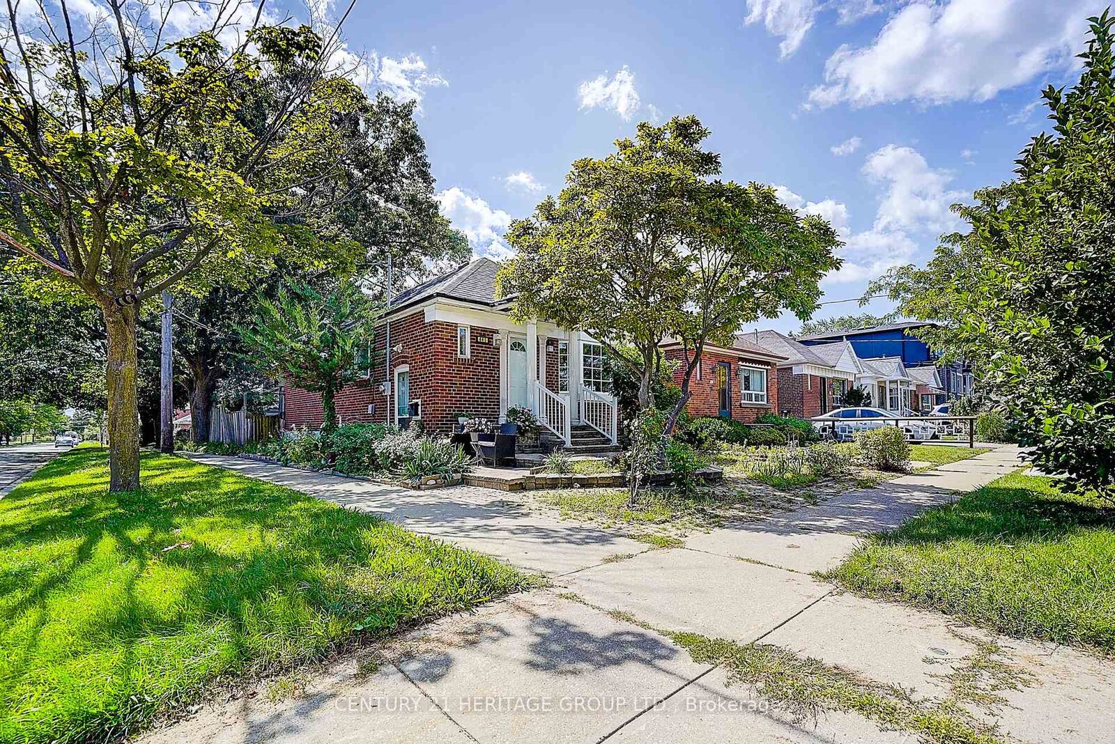 Property Photo:  441 Rimilton Avenue Main Floor  ON M8W 2G7 