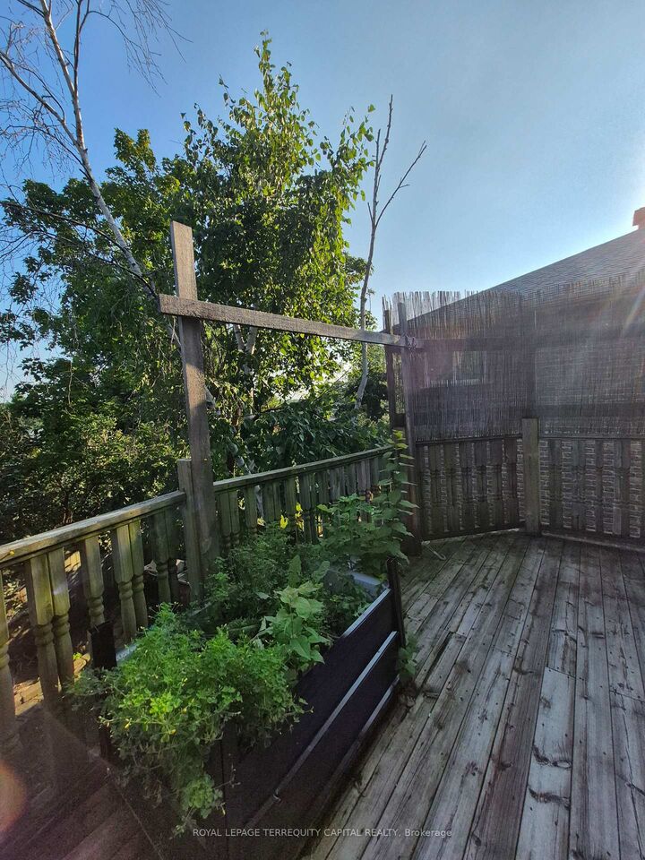 Property Photo:  1 Northview Crescent  ON L4N 9T3 