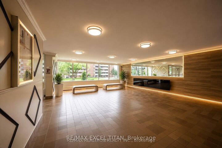 Property Photo:  5 Glamorgan Avenue 814  ON M1P 4P1 
