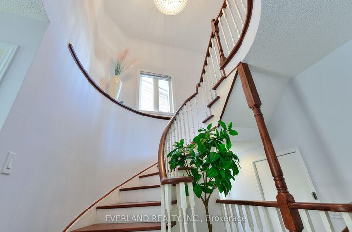 Property Photo:  5386 Middlebury Drive N  ON L5M 5E6 