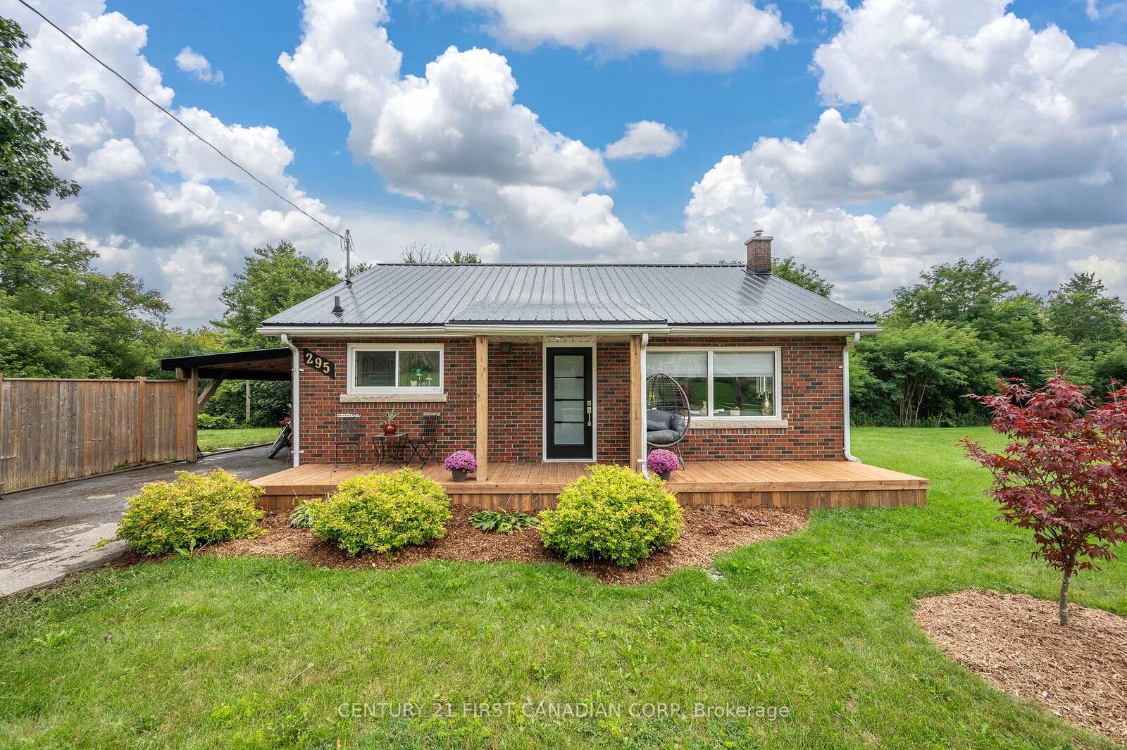Property Photo:  295 Victoria Street  ON N5C 2N3 