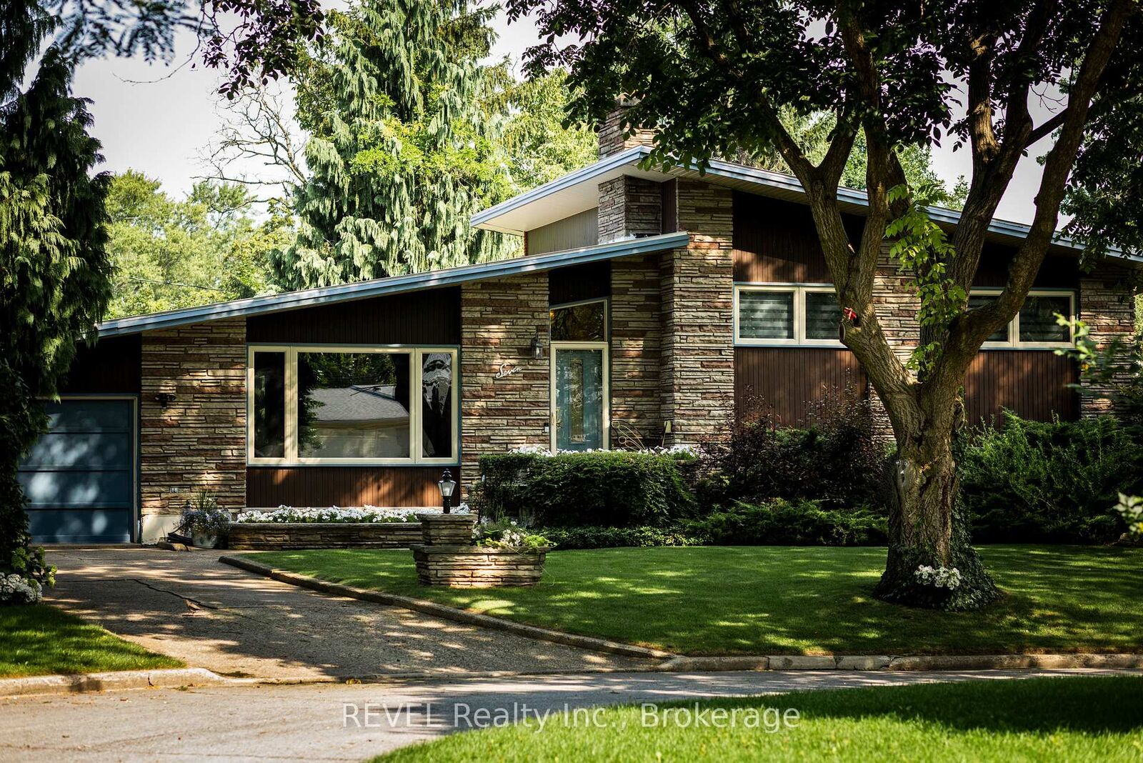 Property Photo:  7 Glenayr Place  ON L2T 2A2 