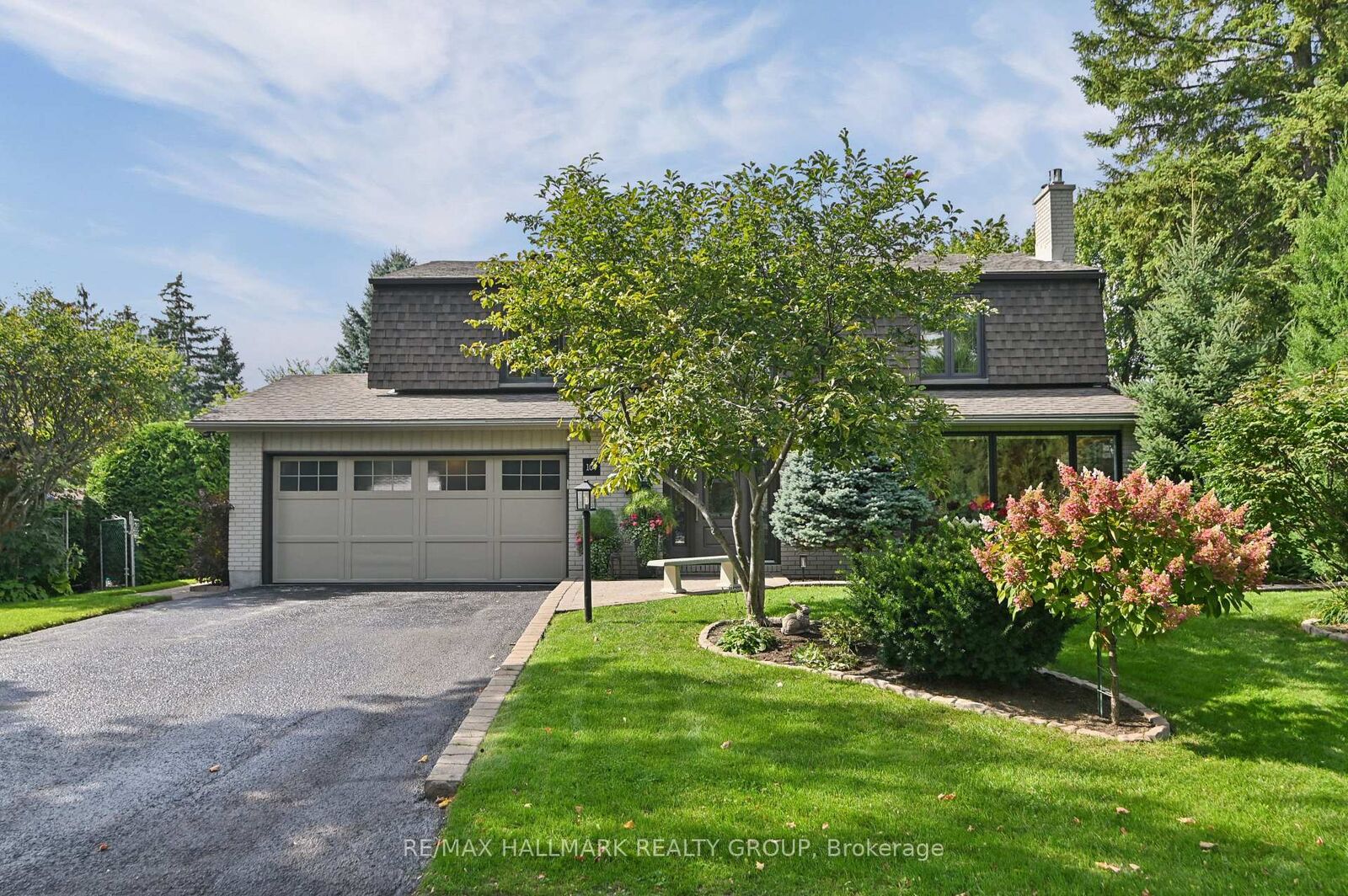 Property Photo:  109 Parkglen Court  ON K2G 3H2 