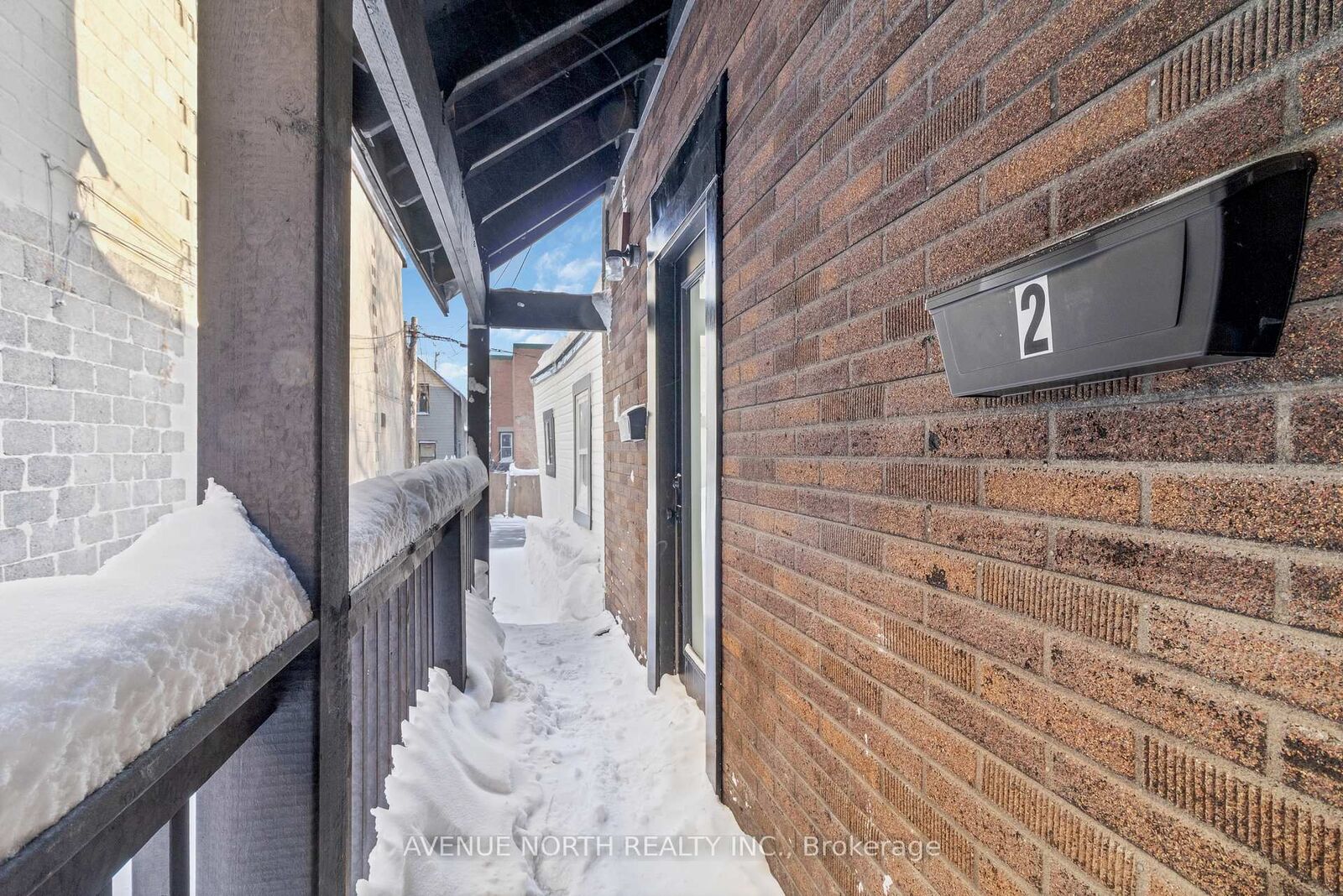 Property Photo:  28 Florence Street 2  ON K2P 0W7 