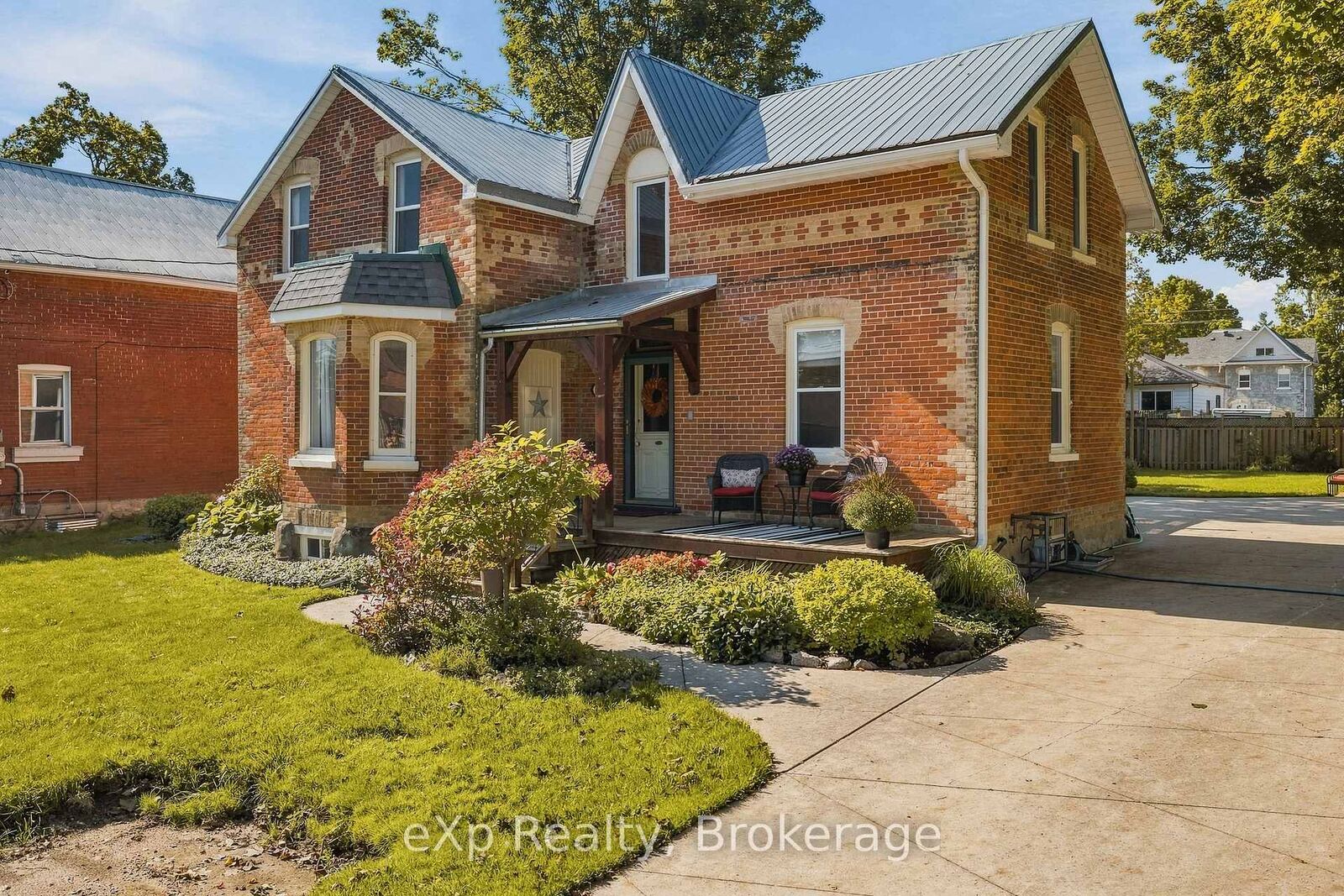 Property Photo:  51 Osprey Street S  ON N0C 1B0 