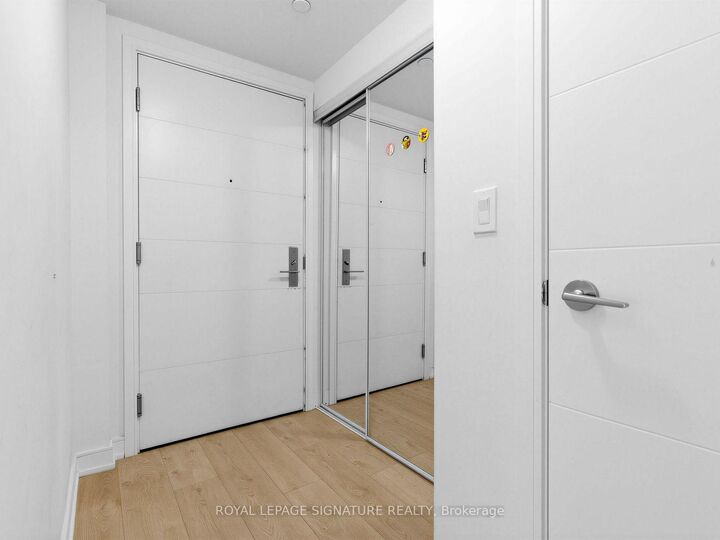 Property Photo:  50 Wellesley Street E 3810  ON M4Y 0C8 