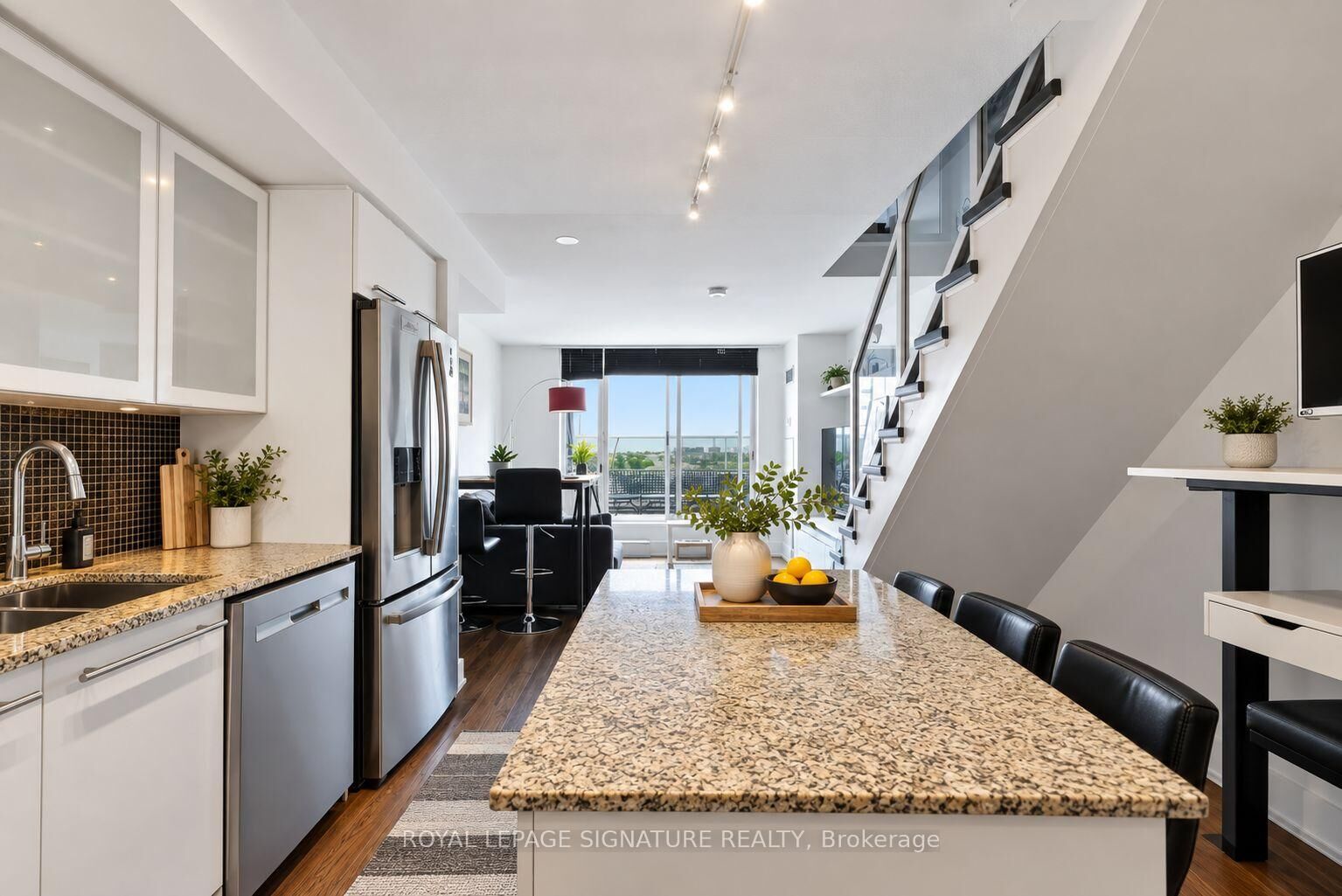 Property Photo:  1040 The Queensway N/A 917  ON M8T 0A7 