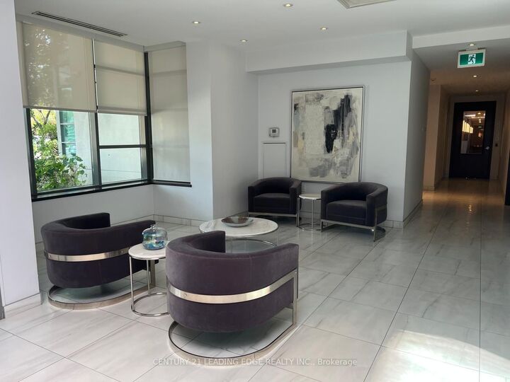 Property Photo:  3830 Bathurst Street 706  ON M3H 6C5 