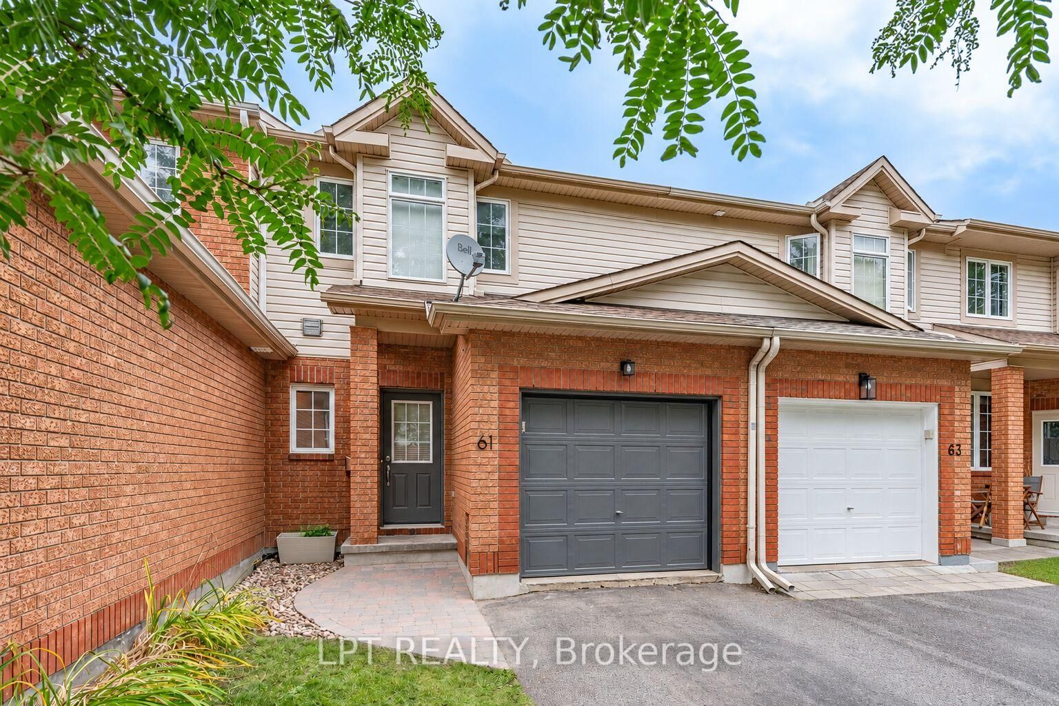 Property Photo:  61 Tobermory Crescent  ON K2K 3M4 