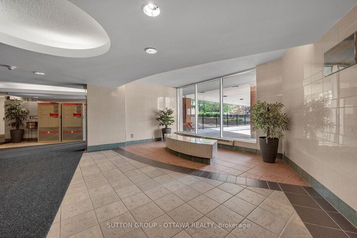 Property Photo:  2000 Jasmine Crescent 516  ON K1J 8K4 