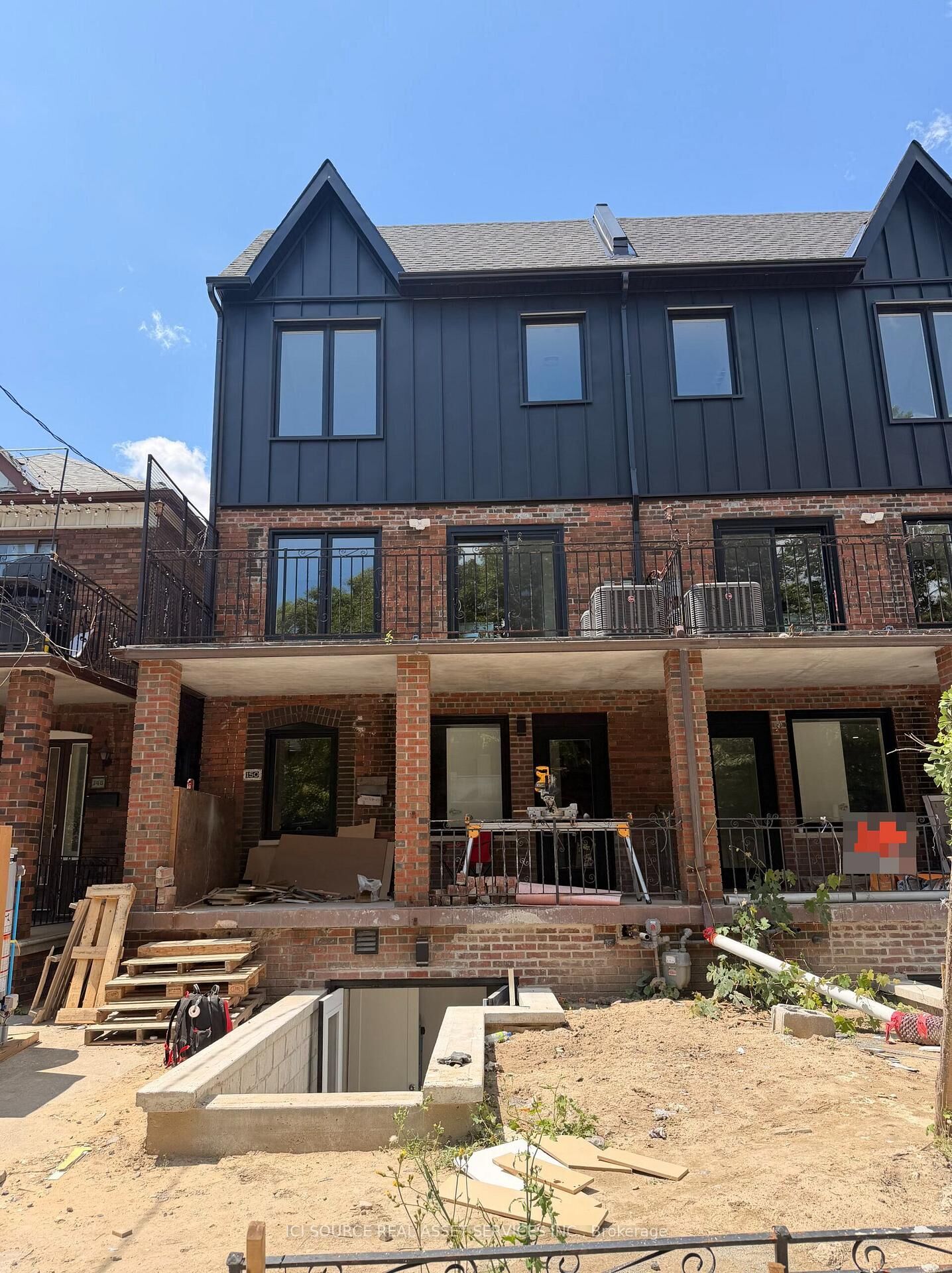 Property Photo:  150 Brunswick Avenue 1  ON M5S 2M2 