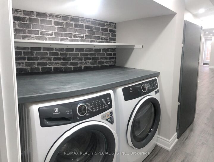 Property Photo: 471 Violet Gate Bsmt ON L9E 1X6