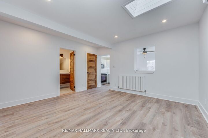 Property Photo: 327 Kenilworth Avenue Upper ON M4L 3S9