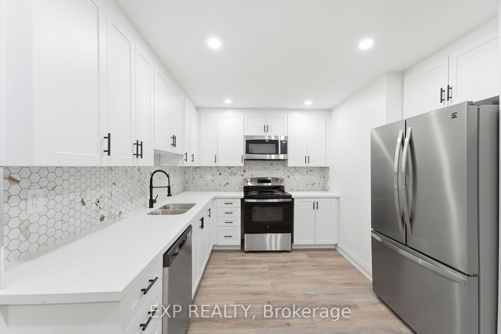 Property Photo:  4422 Huron Street 110  ON L2E 7C8 