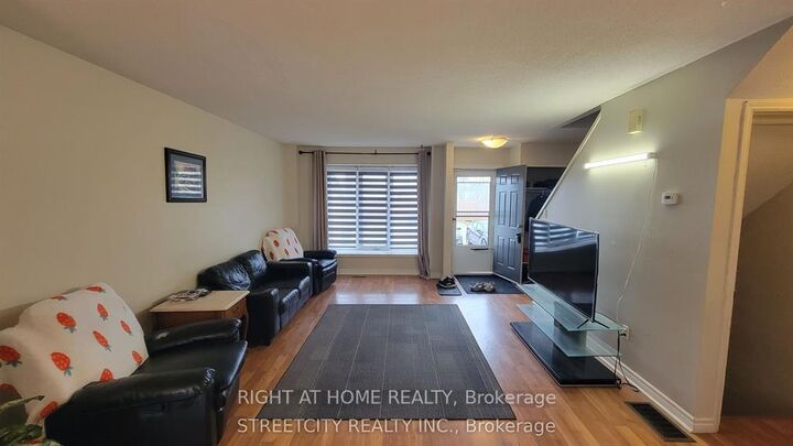 Property Photo:  733 Deveron Crescent 108  ON N5Z 4X7 