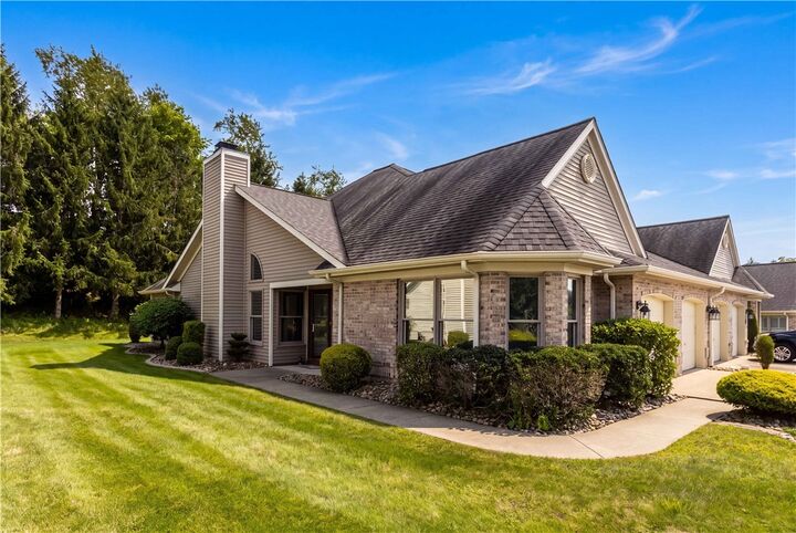 Property Photo: 702 Hunt Club Dr PA 15601