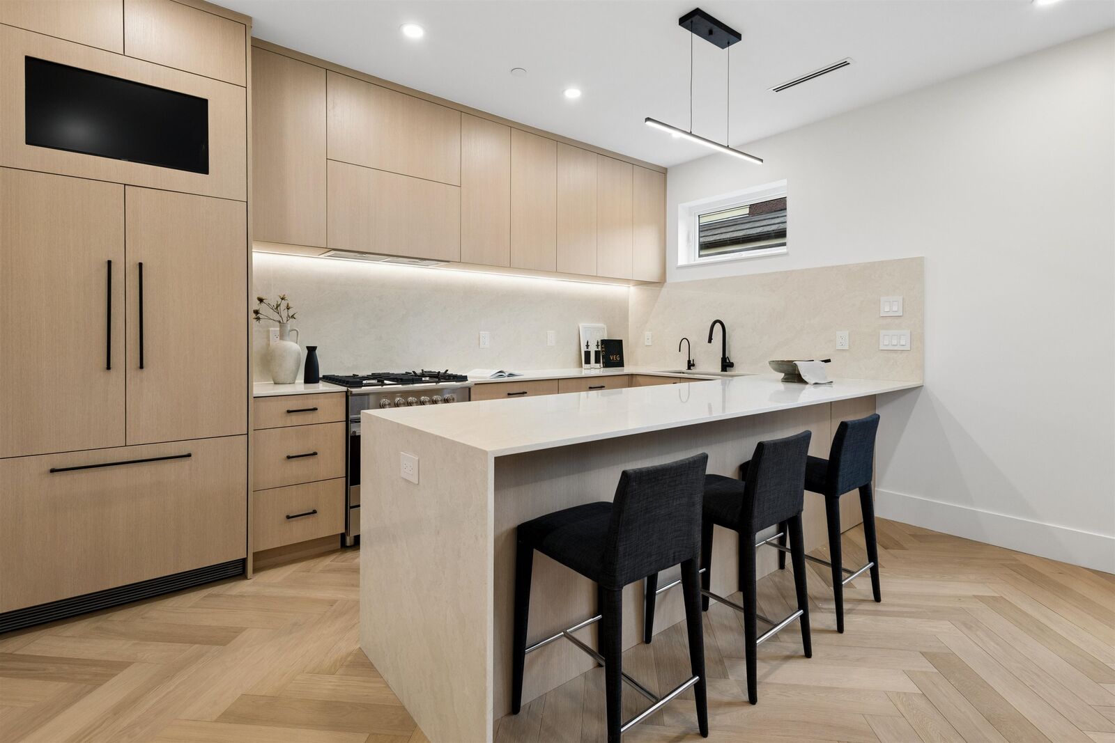 Property Photo:  3639 E 46th Avenue 2  BC V5S 1B7 