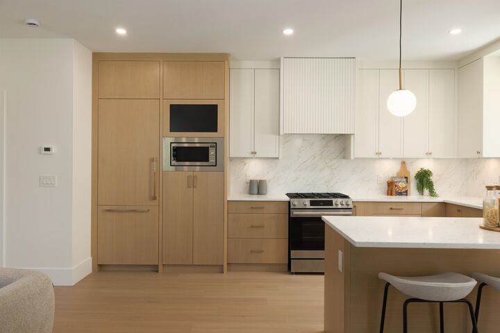 Property Photo:  6525 Dufferin Avenue 5  BC V5H 3T2 
