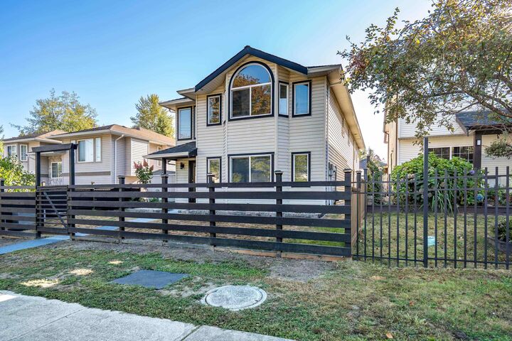 Property Photo:  12578 224 Street  BC V2X 6C1 