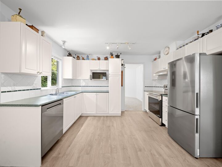Property Photo:  7330 122 Street 27  BC V3W 1B4 