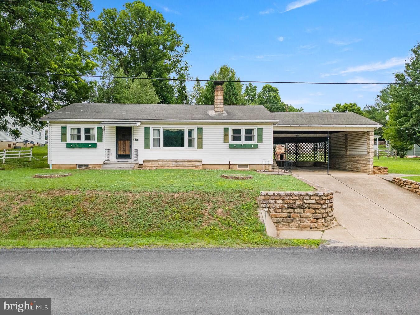 Property Photo:  304 Water Street  VA 22824 