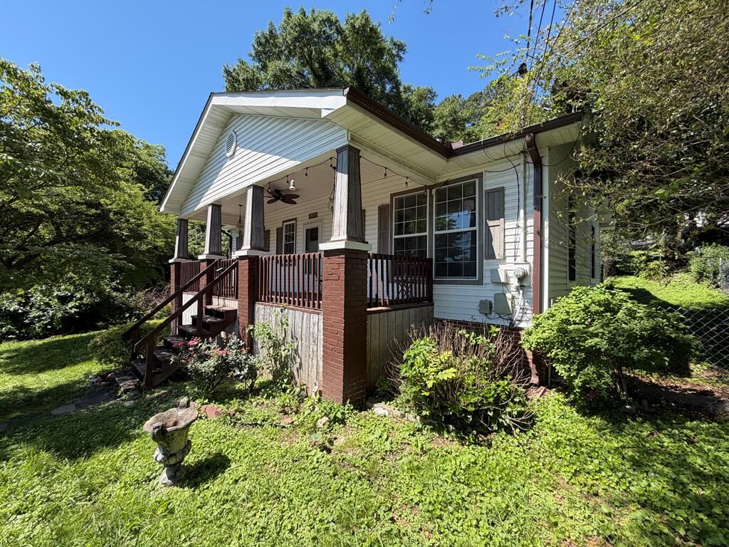 Property Photo:  807 Trammell Street  GA 30720 