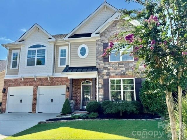 Property Photo: 8029 Whitehawk Hill Road NC 28173