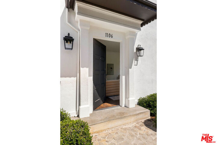 Property Photo:  1106 S Cochran Ave  CA 90019 