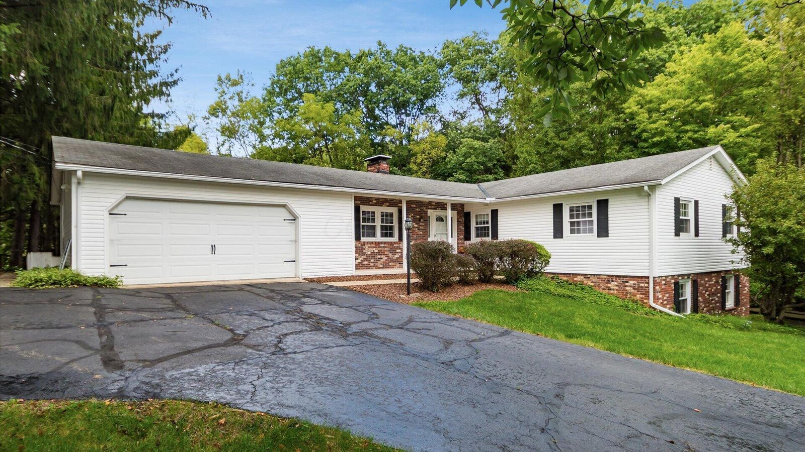 Property Photo:  859 Shoreham Drive  OH 43055 
