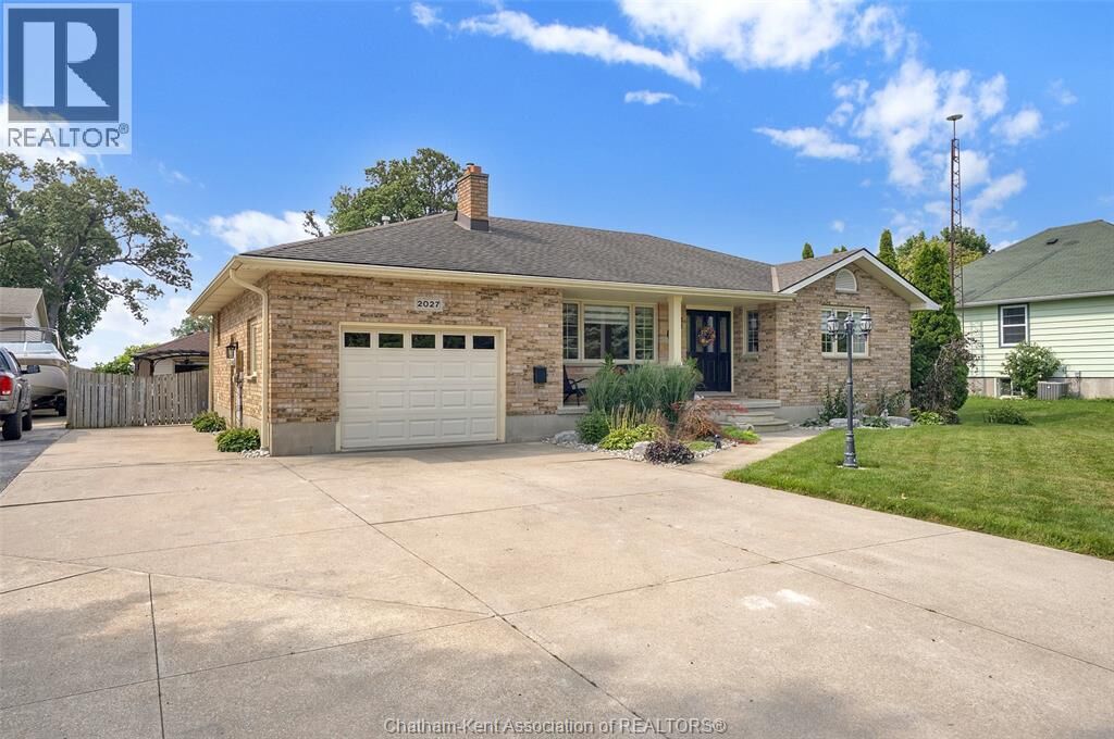Property Photo: 2027 Dufferin Avenue ON N8A 4M5