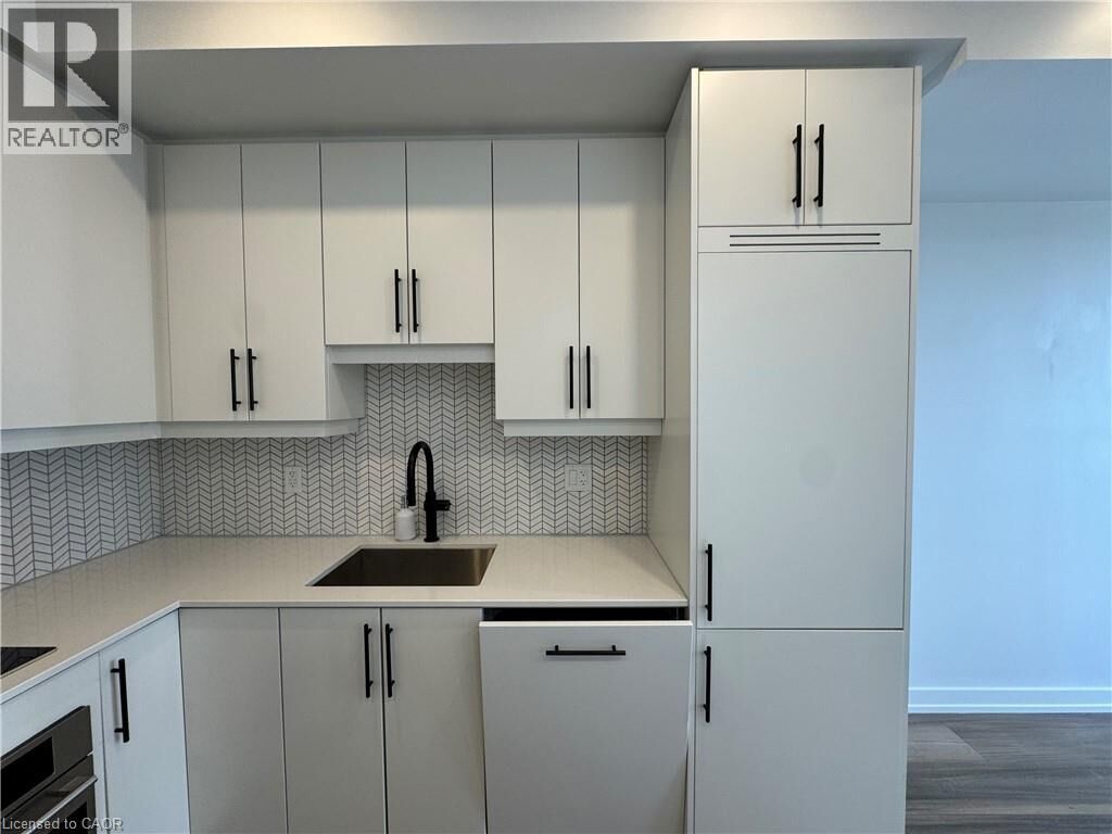 Property Photo: 15 Wellington Street 1701 ON N2G 0E4