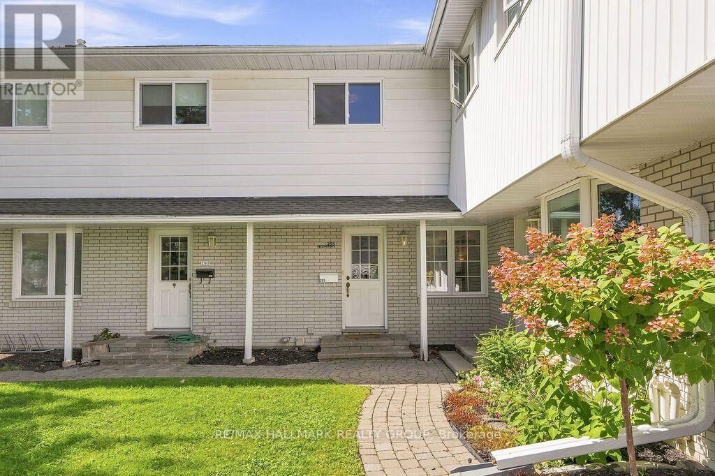 Property Photo:  295 Beechgrove Avenue  ON K1Z 6R4 