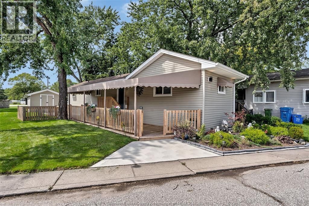 Property Photo:  3 Robin Crescent  ON N8N 2R6 
