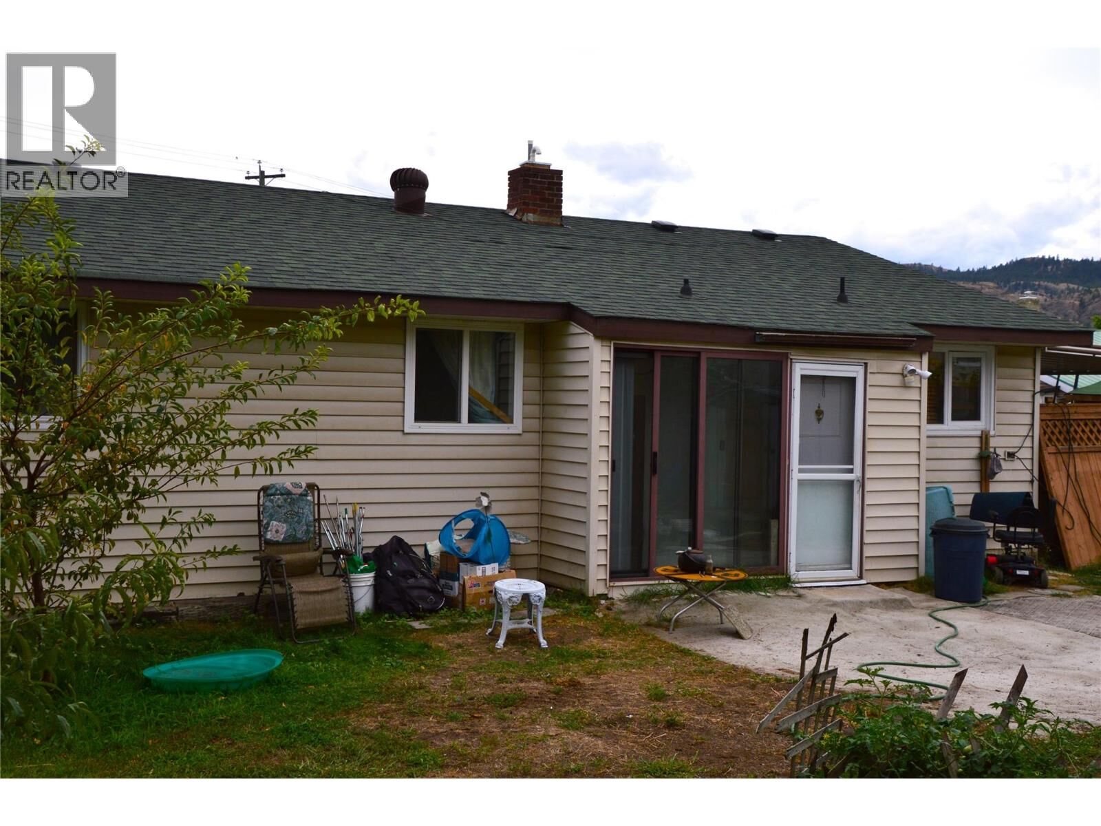Property Photo:  147 Oak Road  BC V2B 1K7 