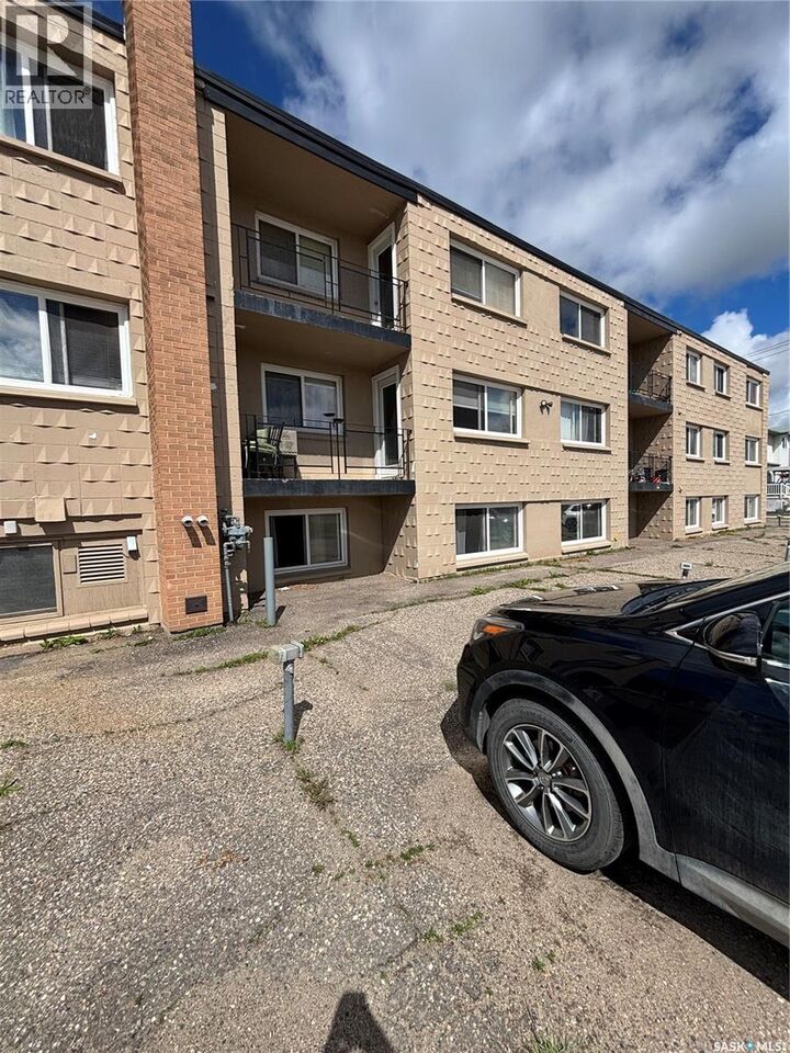 Property Photo:  3 2620 5th Avenue N  SK S4R 5E5 