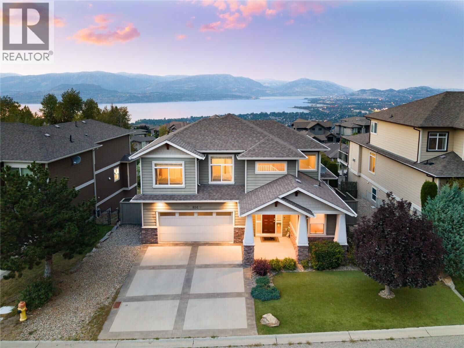 Property Photo:  856 Hewetson Avenue  BC V1W 5C9 