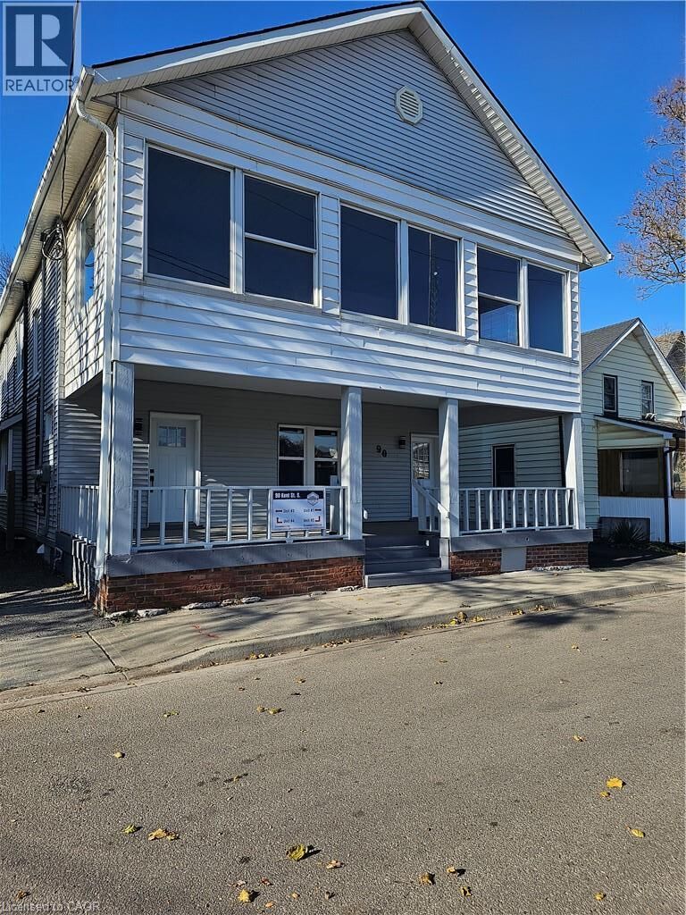 Property Photo:  90 Kent Street South 4  ON N3Y 2X9 