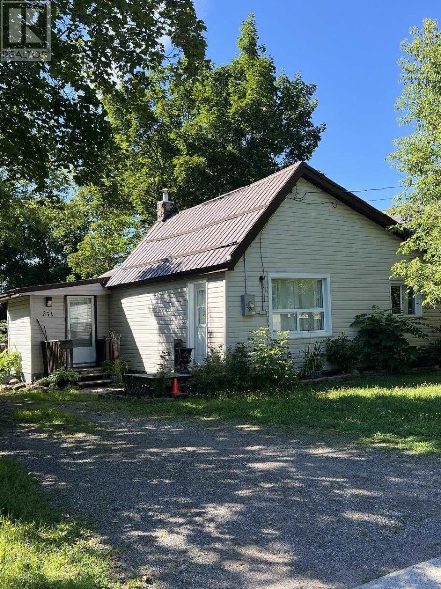 Property Photo:  271 Spruce St  ON P6B 2H2 