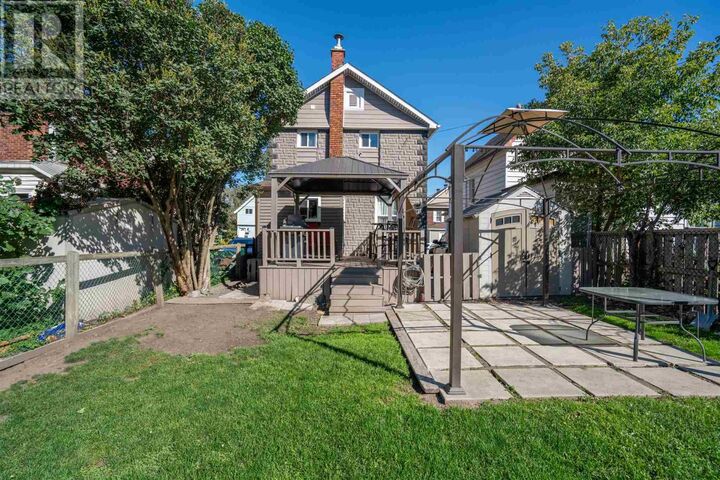 Property Photo: 307 Beverley St ON P6A 1S3