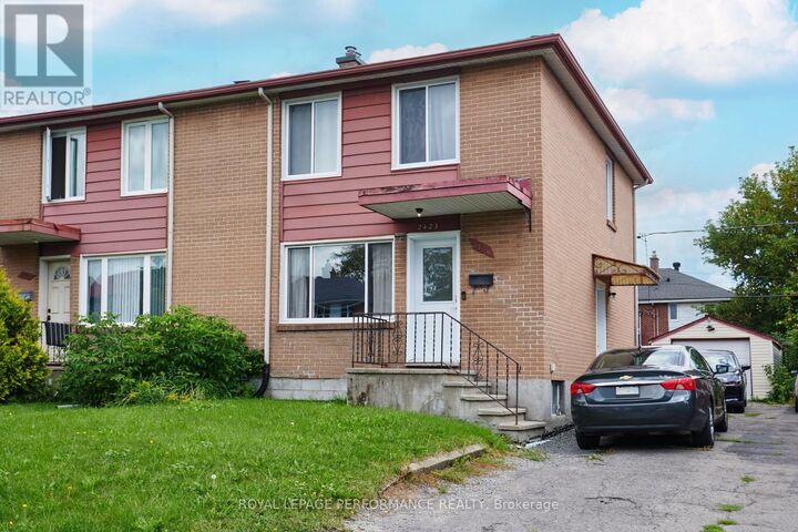 Property Photo:  2423 Clementine Boulevard  ON K1V 8E1 
