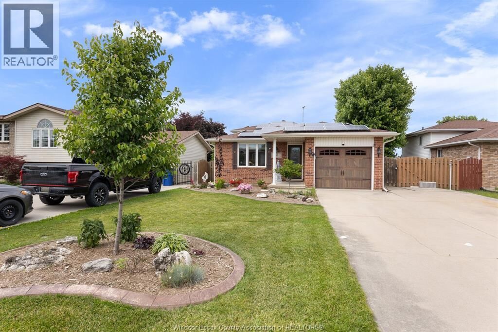 Property Photo:  18 Azar Drive  ON N0P 2L0 