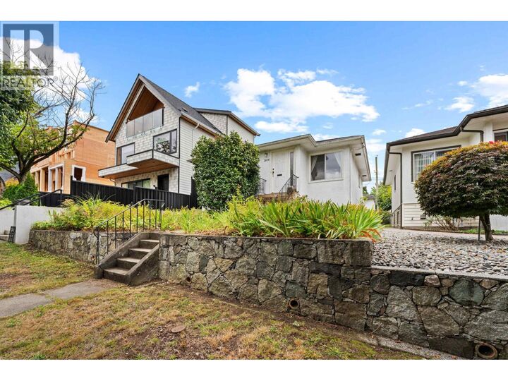 Property Photo: 2608 East 4th Avenue BC V5M 1K4