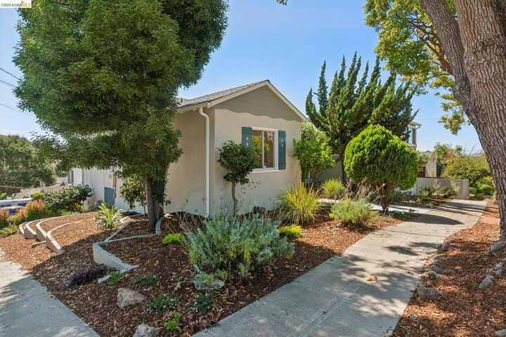Property Photo:  5718 Burlingame Ave  CA 94804 