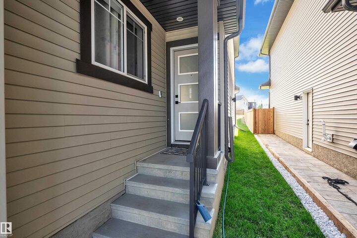 Property Photo: 1538 Grant Way NW AB T5T 0W2