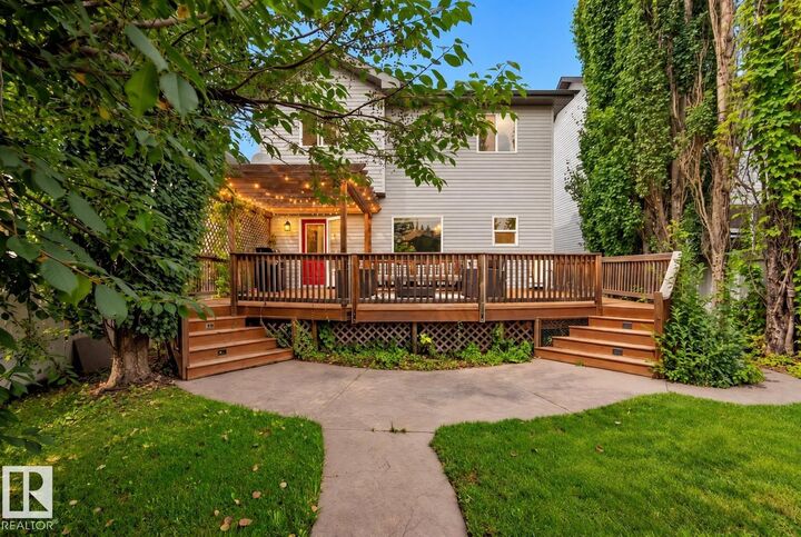 Property Photo:  1660 Tomlinson Common NW  AB T6R 3E2 