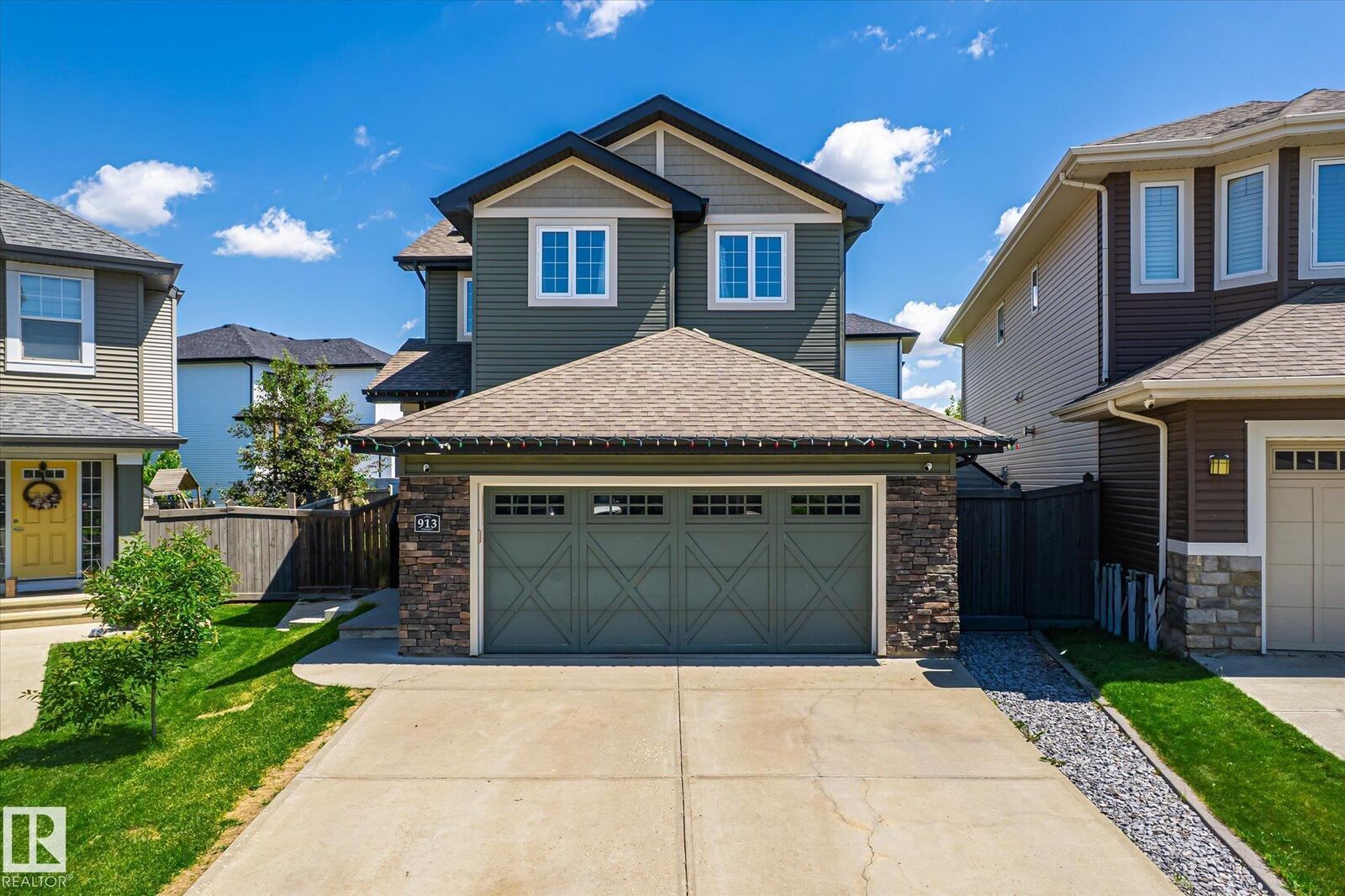Property Photo:  913 Goshawk Point(E) NW  AB T5S 0H6 