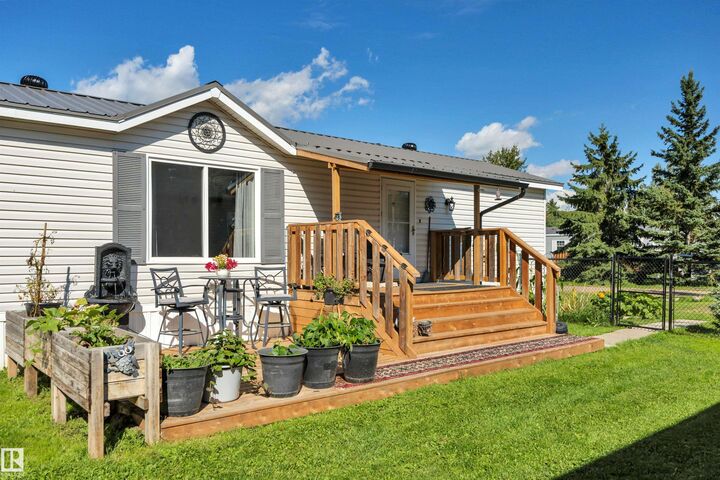 Property Photo:  7 Village Green Mobile Park  AB T0C 2T0 