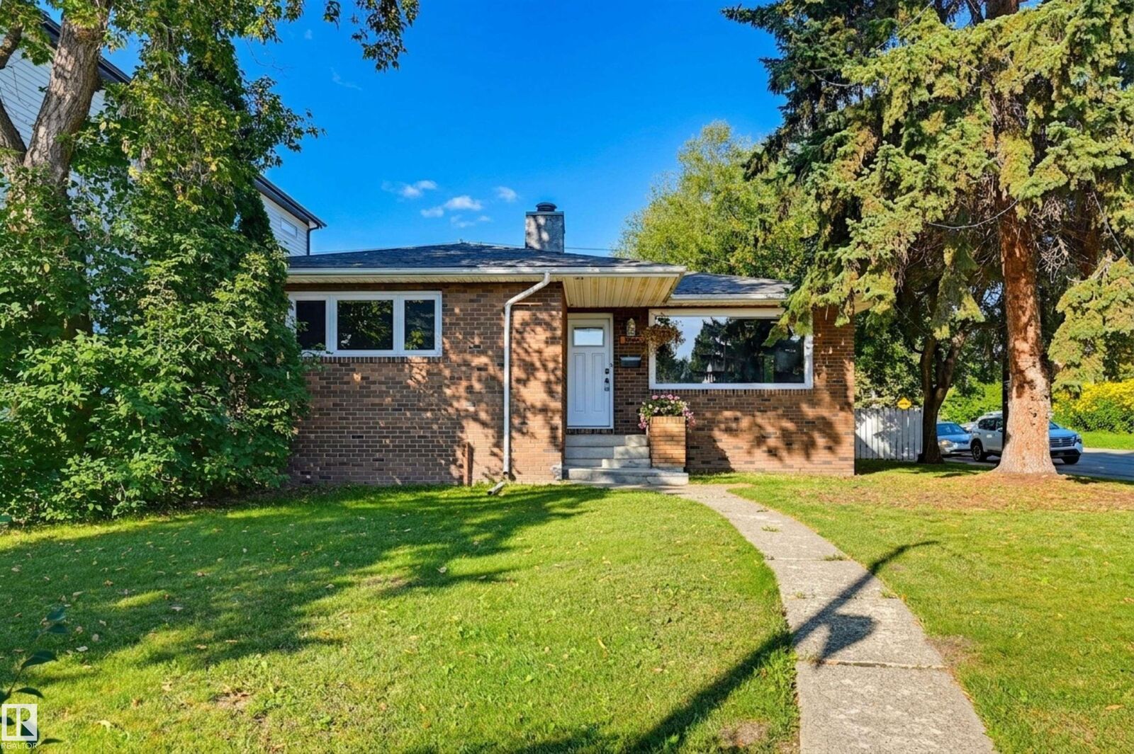 Property Photo:  9544 148 Street NW  AB T5N 3E4 